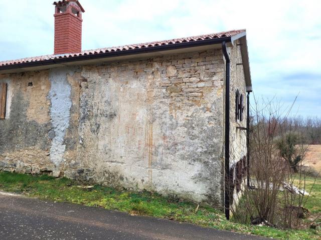 ISTRIEN, PAZIN - Istrisches Haus als letztes in einer Reihe mit Garten