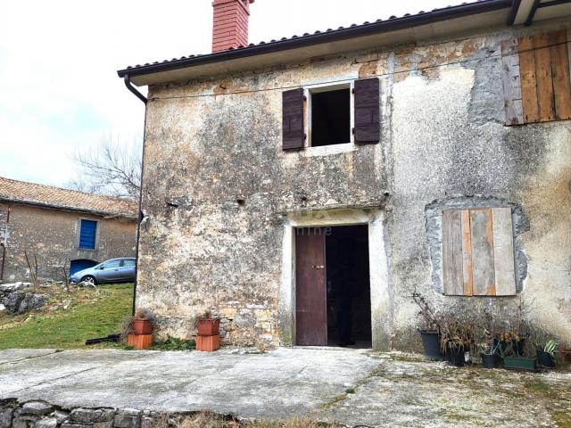 ISTRIEN, PAZIN - Istrisches Haus als letztes in einer Reihe mit Garten