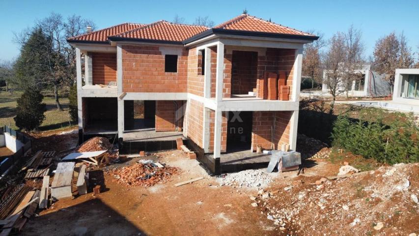 ISTRIA, KAŠTELIR - House with swimming pool in the renovation phase