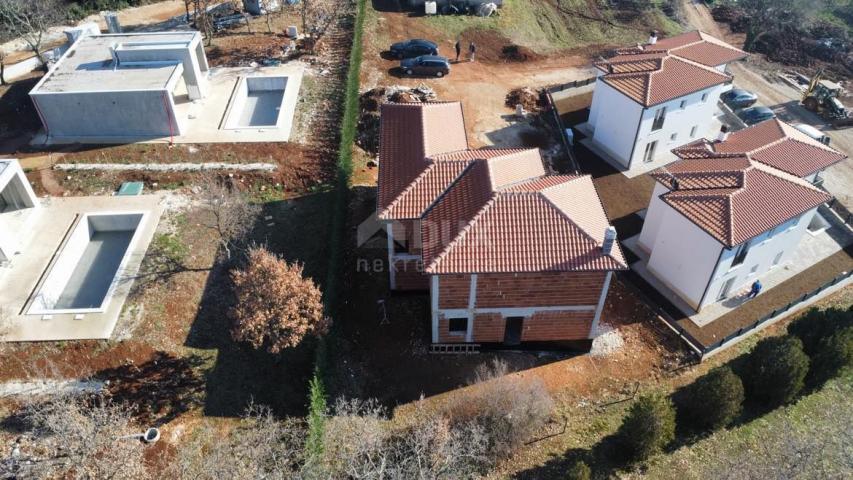 ISTRIA, KAŠTELIR - House with swimming pool in the renovation phase