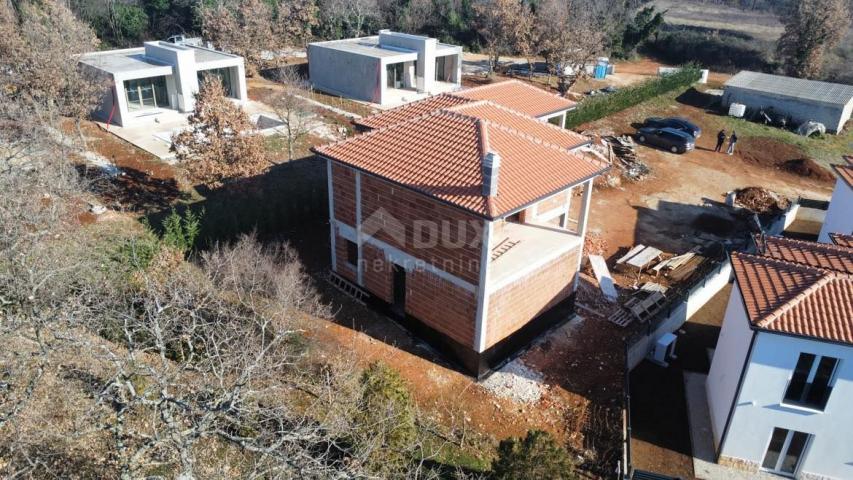 ISTRIA, KAŠTELIR - House with swimming pool in the renovation phase