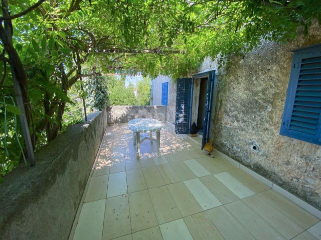 KRK ISLAND, MALINSKA - Authentic house with a yard and wonderful stone details