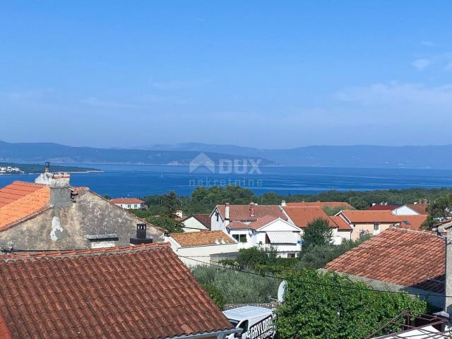 KRK ISLAND, MALINSKA - Authentic house with a yard and wonderful stone details