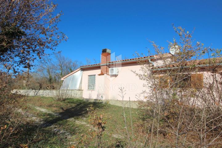 Marčana, surroundings, house with a spacious garden