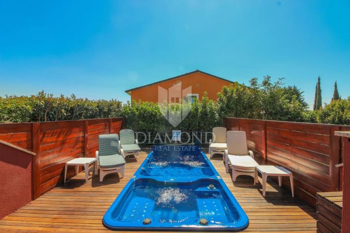 Umag, modern house with pool near the sea