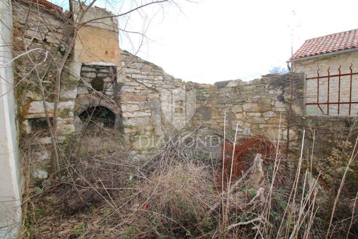 Puntera, kuća za renovaciju sa pogledom na more