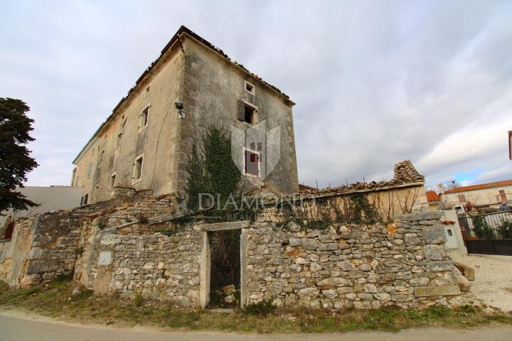 Puntera, kuća za renovaciju sa pogledom na more