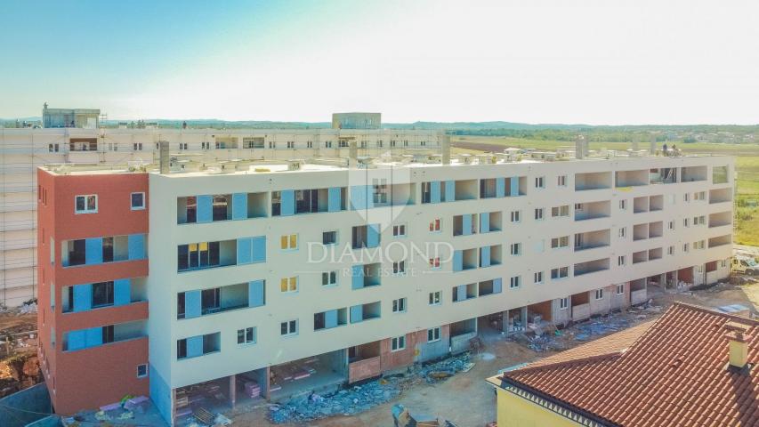 Umag, novogradnja! Apartman na odličnoj lokaciji!