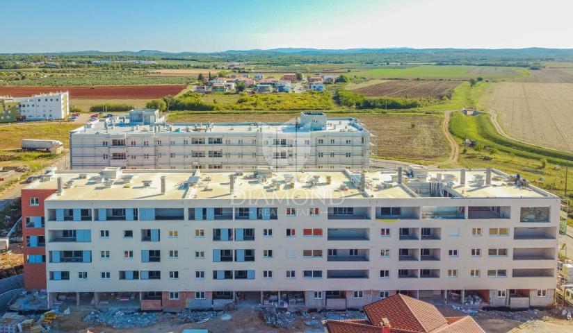 Umag, novogradnja! Apartman na odličnoj lokaciji!