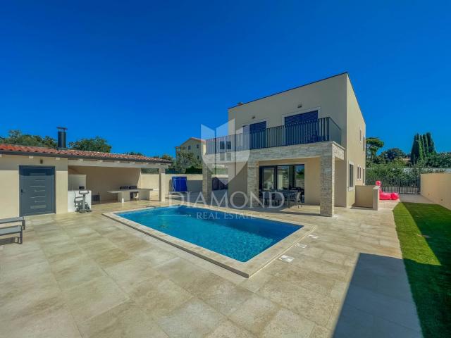 Umag surroundings, modern holiday house with pool and sea view