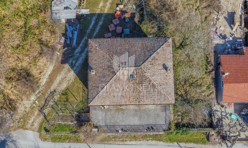 Indigenous Istrian house with potential and a view of Grožnjan