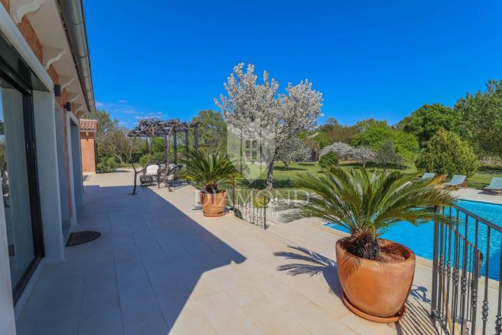 Rovinj, surroundings, sunny house with a large garden