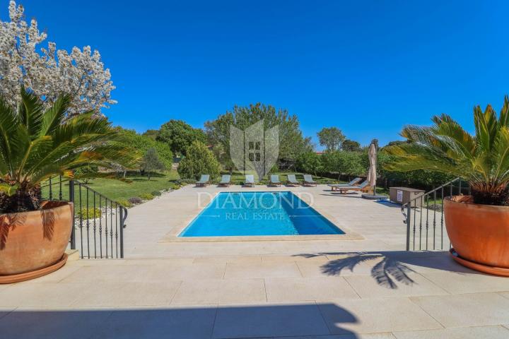 Rovinj, surroundings, sunny house with a large garden