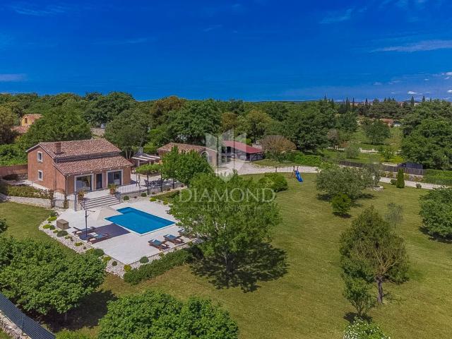 Rovinj, surroundings, sunny house with a large garden