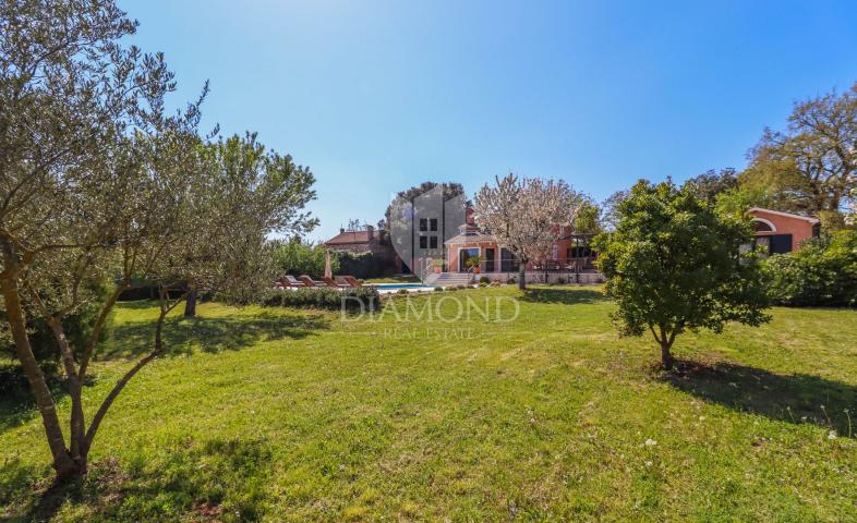 Rovinj, surroundings, sunny house with a large garden