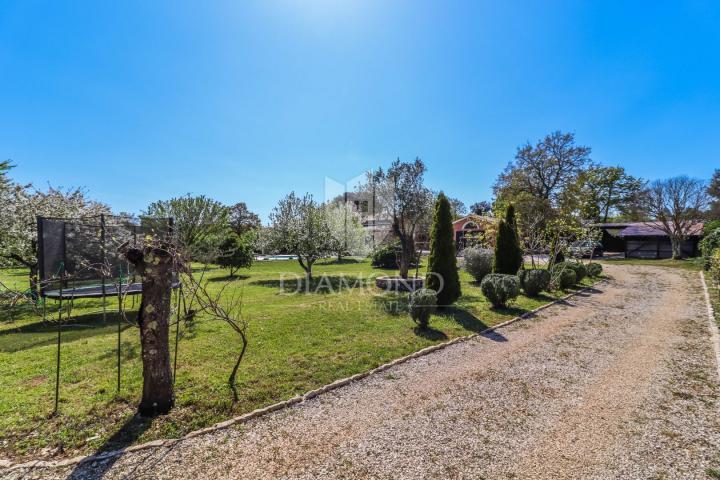 Rovinj, surroundings, sunny house with a large garden