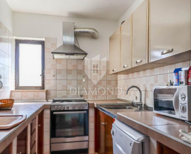 Porec, surroundings, ground floor apartment with garden near the city!