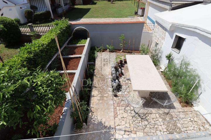 Porec, surroundings, ground floor apartment with garden near the city!