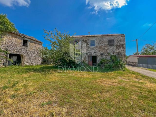 Oprtalj surroundings, Istrian stone house for renovation in a quiet location