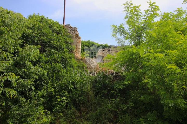 Labin, surroundings, old house for renovation with building land