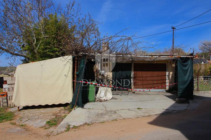 Labin, surroundings, house with garden and garage