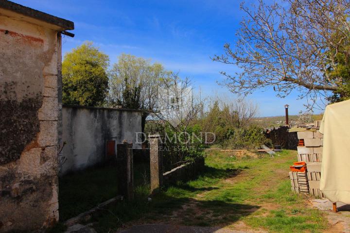 Labin, surroundings, house with garden and garage