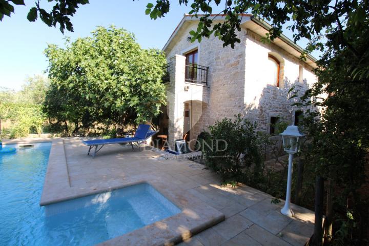 Marčana, surroundings, two stone houses with pool