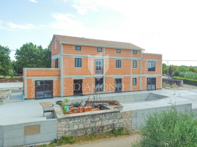 Villa mit Pool im Bau in ruhiger Lage