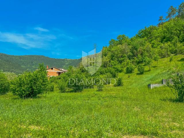 Umgebung von Oprtalj, geräumiges Baugrundstück mit Blick auf Motovun