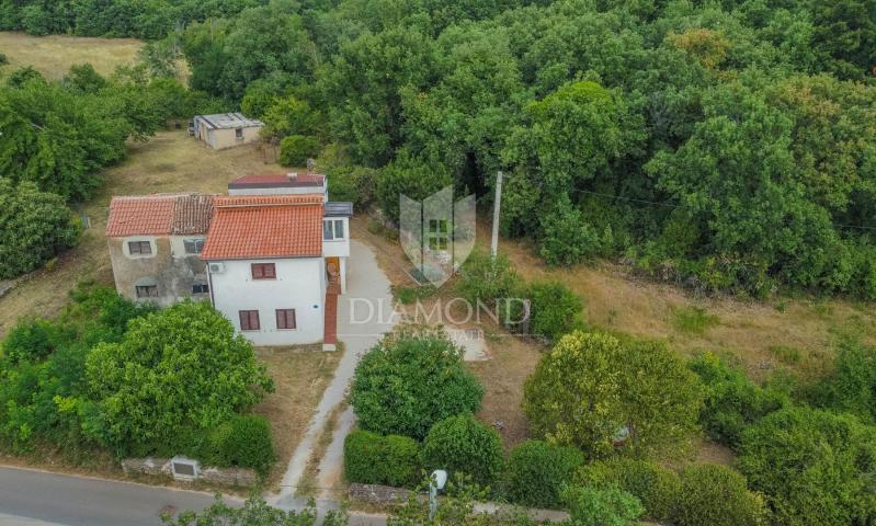 Umag, Haus mit großem Garten in ruhiger Lage