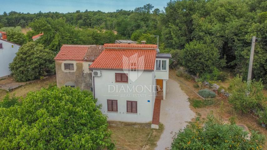 Umag, Haus mit großem Garten in ruhiger Lage