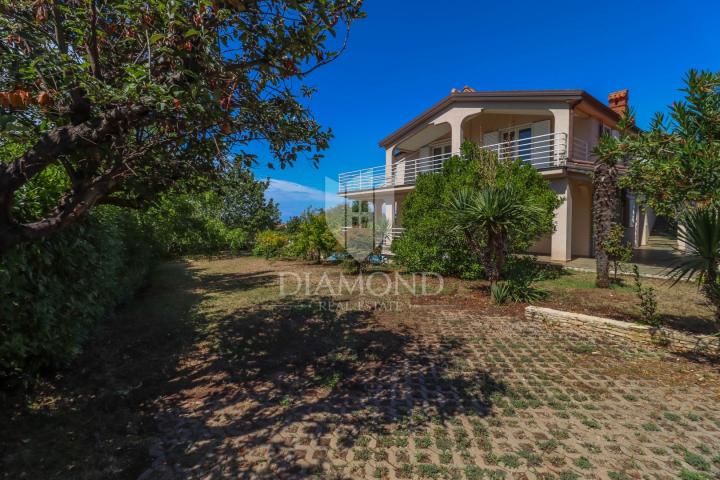 Rovinj, Umgebung, Haus mit Pool und Meerblick