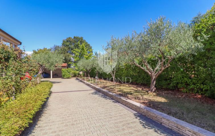 Rovinj, Umgebung, Haus mit Pool und Meerblick