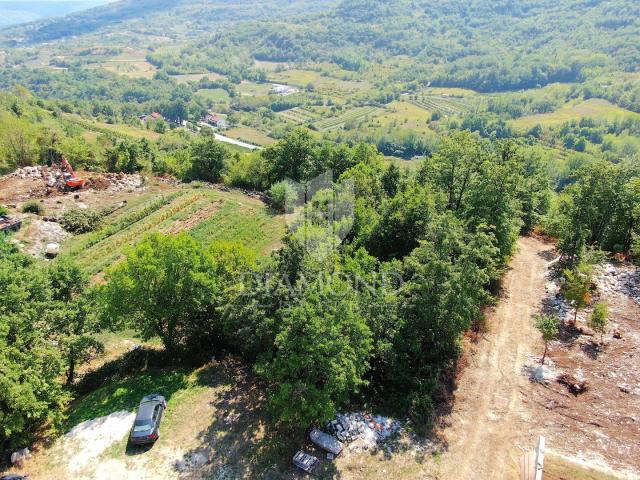 Pićan, građevinsko zemljište na rubu naselja sa otvorenim pogledom