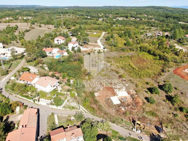 Labin, surroundings, building land in an excellent location