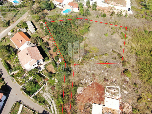 Labin, surroundings, building land in an excellent location