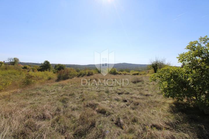 Labin, surroundings, building land in an excellent location