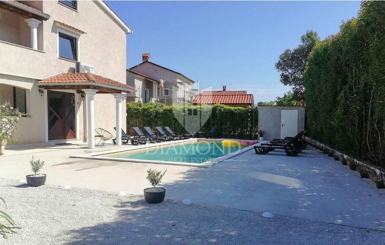 Poreč, house with three spacious apartments in a quiet place!