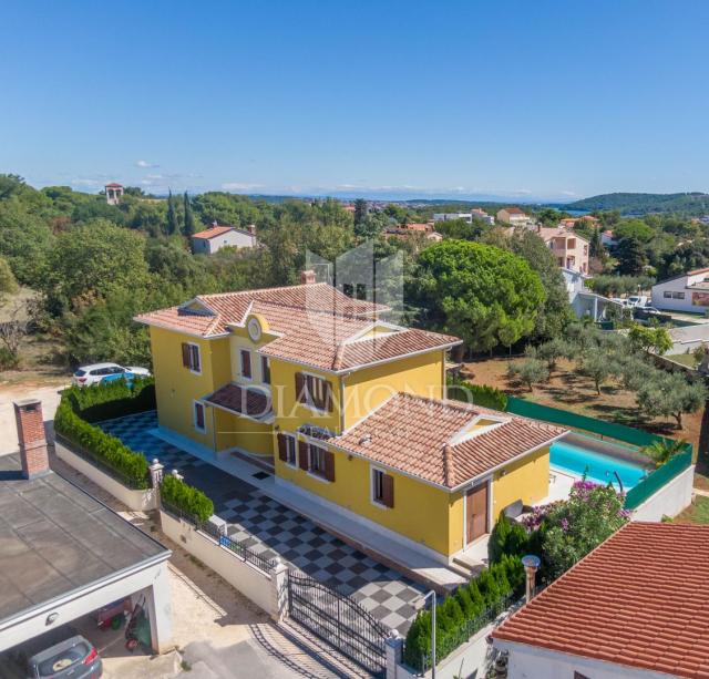 Medulin, okolica, odlična kuća s bazenom nedaleko od plaže