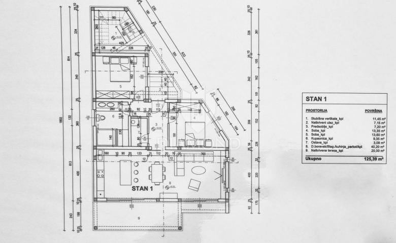 Liznjan, Umgebung, modernes Haus mit zwei Wohnungen