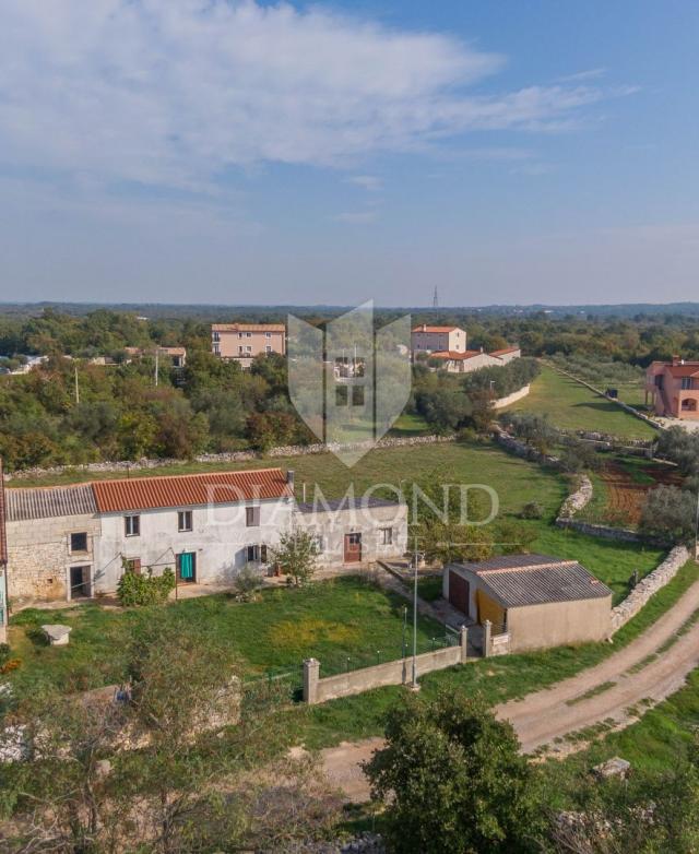 Vodnjan, surroundings, house with a large garden