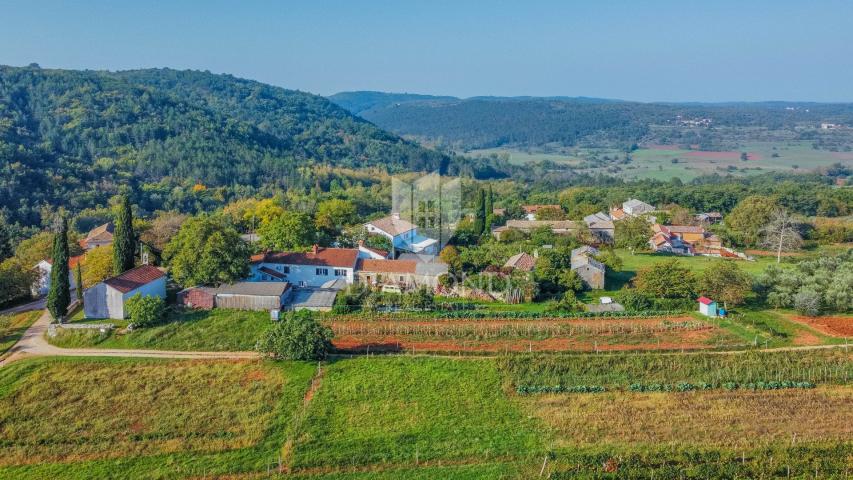 Oprtalj Umgebung, großzügiges Baugrundstück in ruhiger Lage