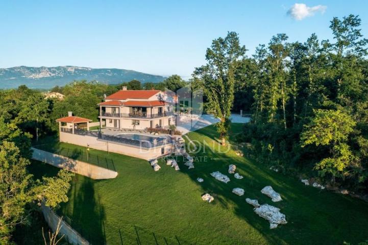 Pićan, Umgebung, schöne Villa inmitten der Natur