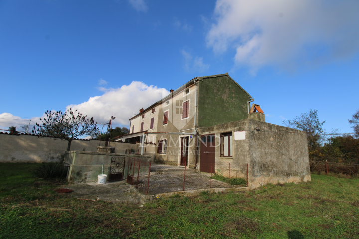 Barban, Umgebung, Steinhaus zur Anpassung