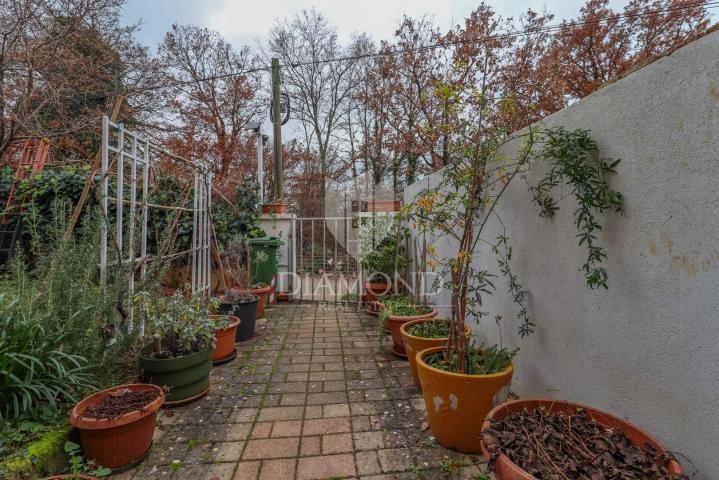 Rovinj, Umgebung, geräumiges Haus in einem ruhigen Teil des Dorfes