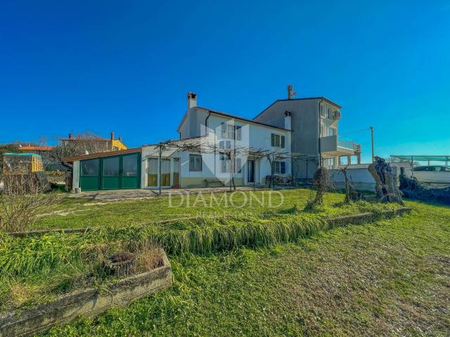 Bereich Umag, renoviertes Haus mit Meerblick