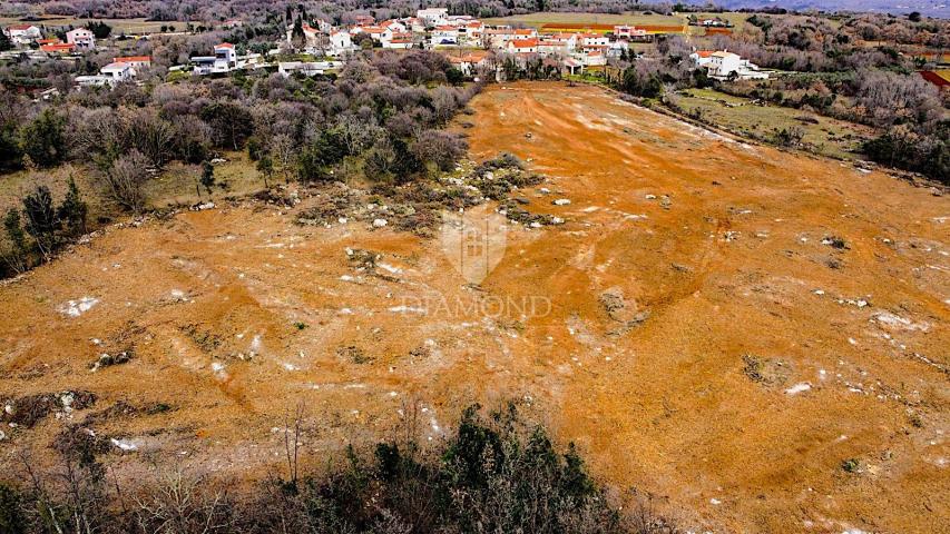 Barban, jug Istre, veliko građevinsko zemljište za 53 objekta