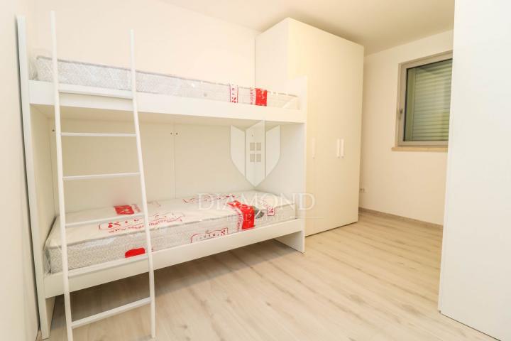 Rovinj, geräumige Wohnung in einem Neubau in Top-Lage