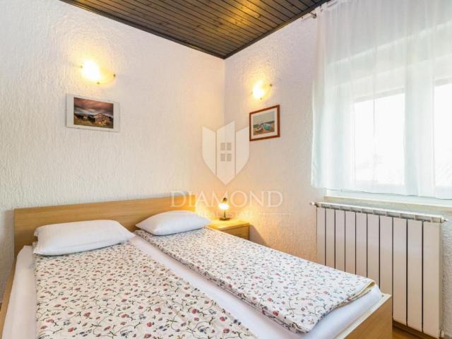 Poreč, Apartmenthaus mit Swimmingpool und großem Garten!