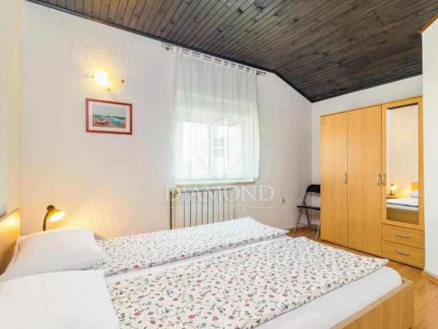 Poreč, Apartmenthaus mit Swimmingpool und großem Garten!